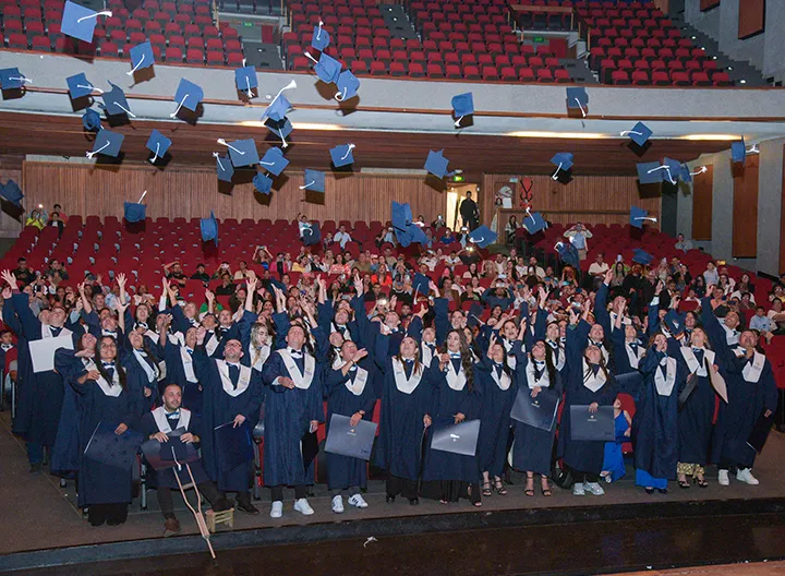 Emotividad por graduación de nuevos profesionales