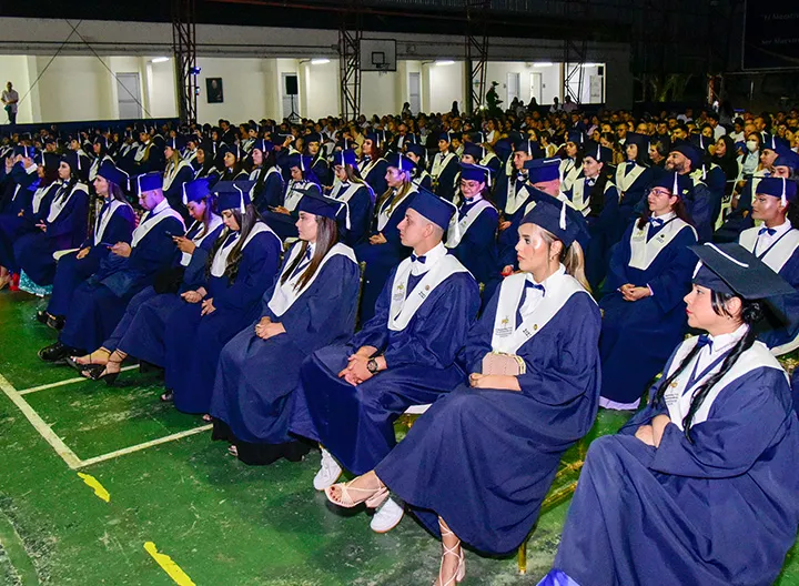 Celebración por nuevos profesionales en UNIMINUTO Pereira