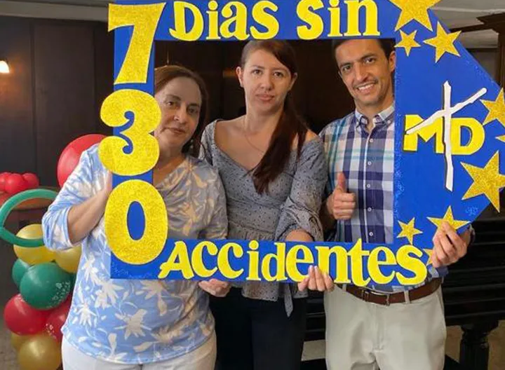 Sr. Rector Darío Higuera junto con la Directora Fabiola García Herreros y Zulay Jaimes, profesional en Seguridad y Salud en el Trabajo.