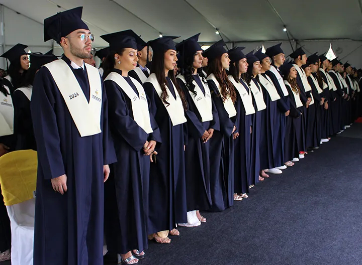 Estudiantes de UNIMINUTO Seccional Antioquia - Chocó en la ceremonia de grados en el Campus Bello.