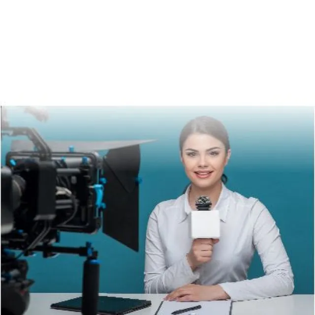Mujer haciendo una entrevista.