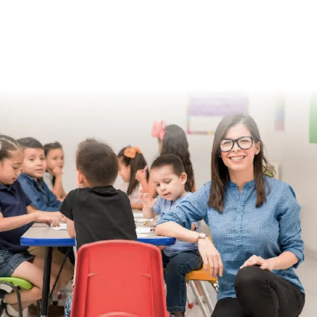profesora con niños jpg