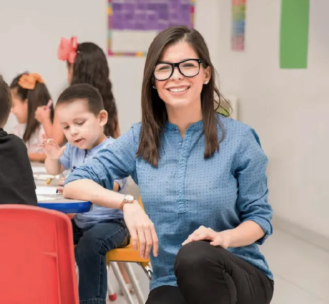 profesora con niños jpg